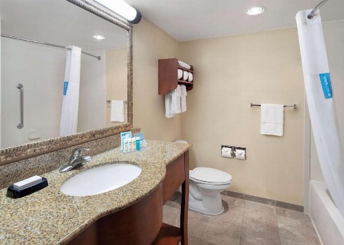 Hampton Inn & Suites Alexandria Old Town Area South - image 26