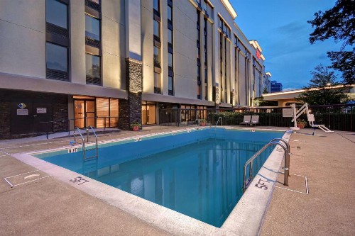 Hampton Inn & Suites Alexandria Old Town Area South - image 7