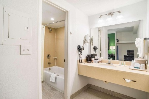 Quality Inn Mount Vernon - image 11
