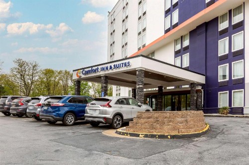 Comfort Inn & Suites Alexandria Van Dorn Street - image 1