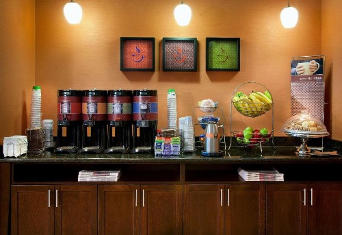 Hampton Inn Alexandria - image 17