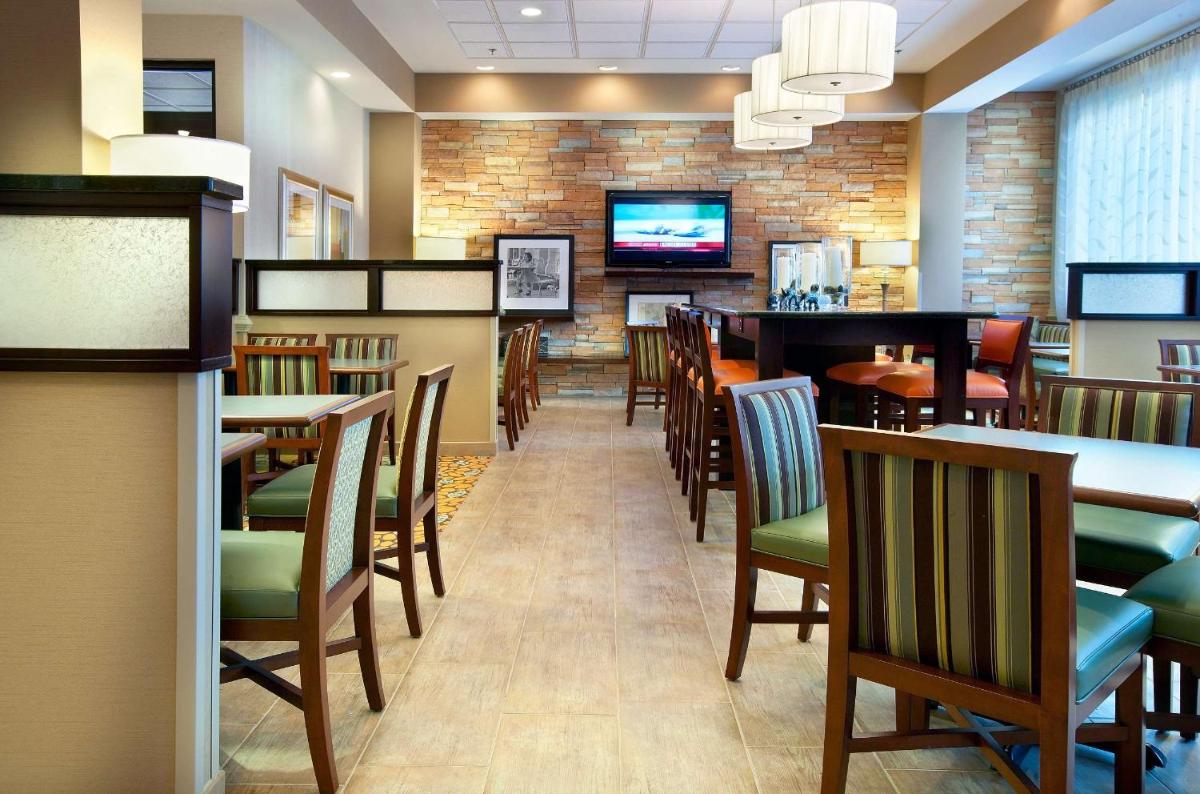 Hampton Inn Alexandria - image 6