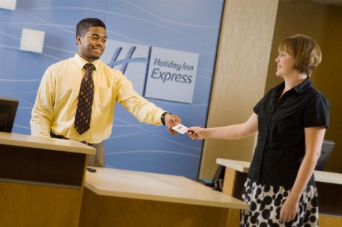 Holiday Inn Express & Suites Alexandria - Fort Belvoir an IHG Hotel