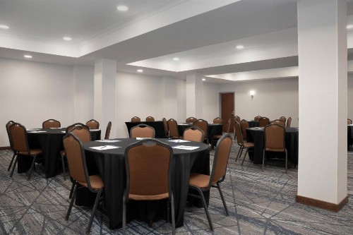 Holiday Inn Express & Suites Alexandria - Fort Belvoir an IHG Hotel - image 10