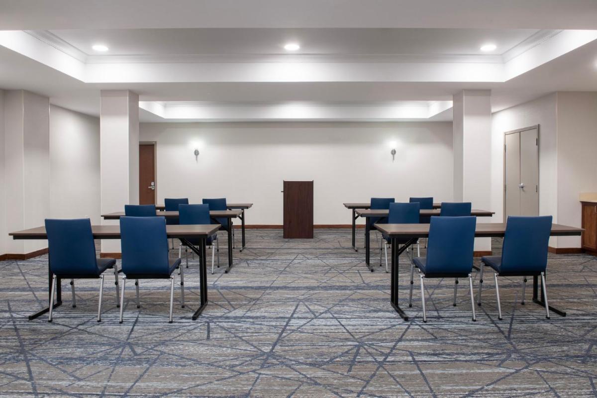 Holiday Inn Express & Suites Alexandria - Fort Belvoir an IHG Hotel - image 3