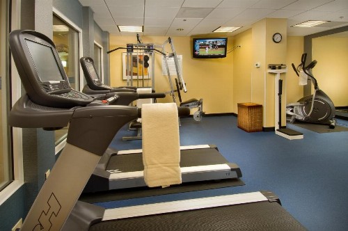 Holiday Inn Express & Suites Alexandria - Fort Belvoir an IHG Hotel - image 4