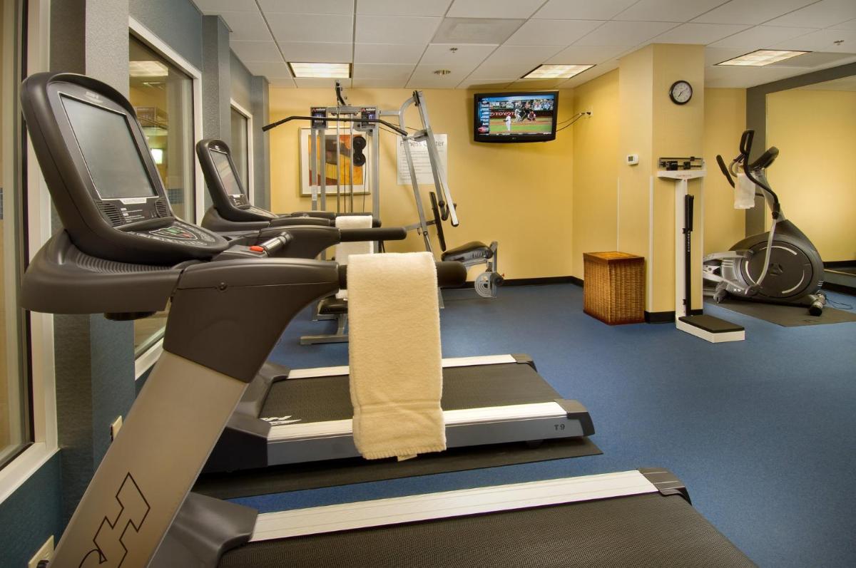 Holiday Inn Express & Suites Alexandria - Fort Belvoir an IHG Hotel - image 4