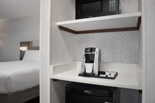 Holiday Inn Express & Suites Alexandria - Fort Belvoir an IHG Hotel - image 40