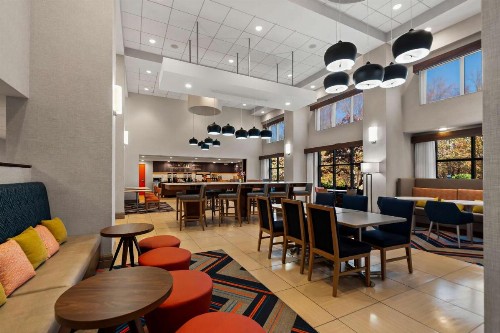 Hampton Inn & Suites Fort Belvoir Alexandria South - image 4