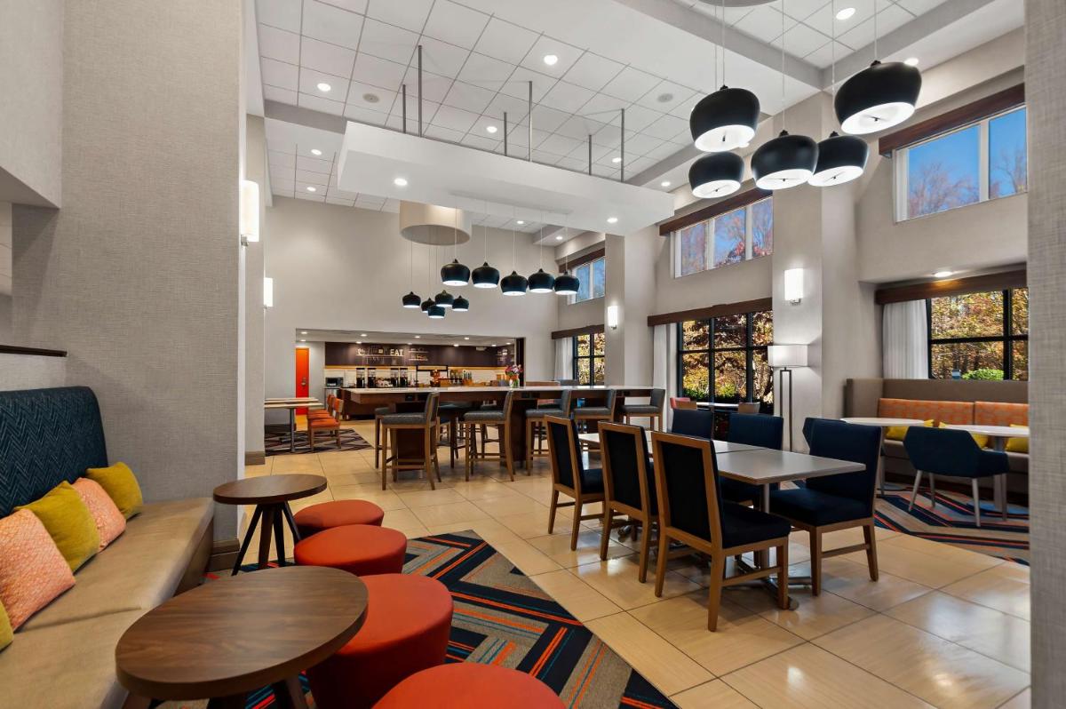 Hampton Inn & Suites Fort Belvoir Alexandria South - image 4