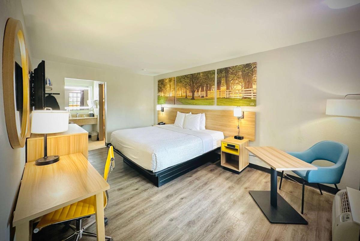 Days Inn by Wyndham Alexandria - main image