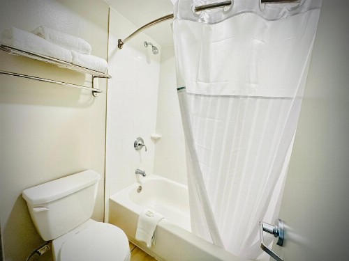 Days Inn by Wyndham Alexandria - image 2