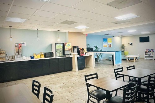 Days Inn by Wyndham Alexandria - image 27