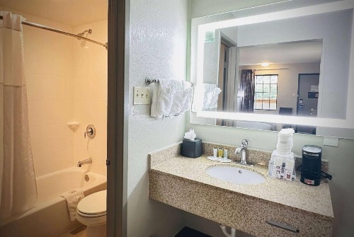Days Inn by Wyndham Alexandria - image 28