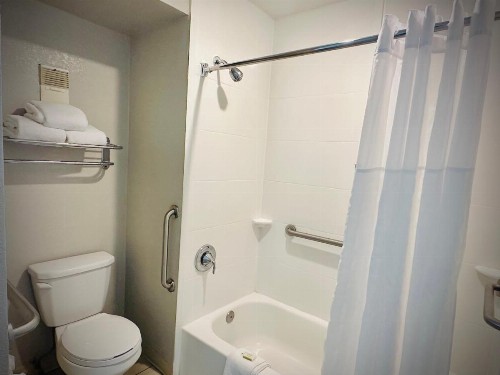 Days Inn by Wyndham Alexandria - image 34