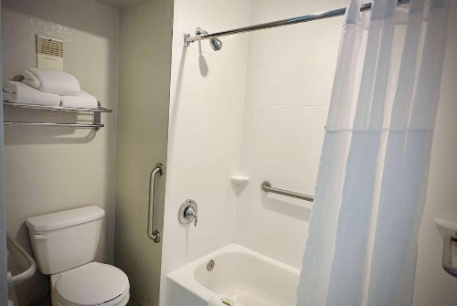 Days Inn by Wyndham Alexandria - image 35