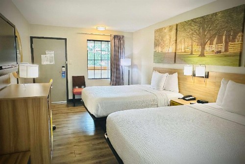 Days Inn by Wyndham Alexandria - image 6