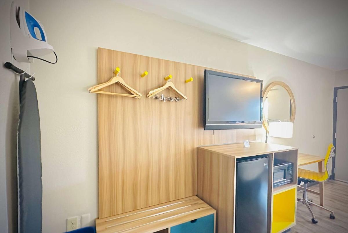 Days Inn by Wyndham Alexandria - image 7