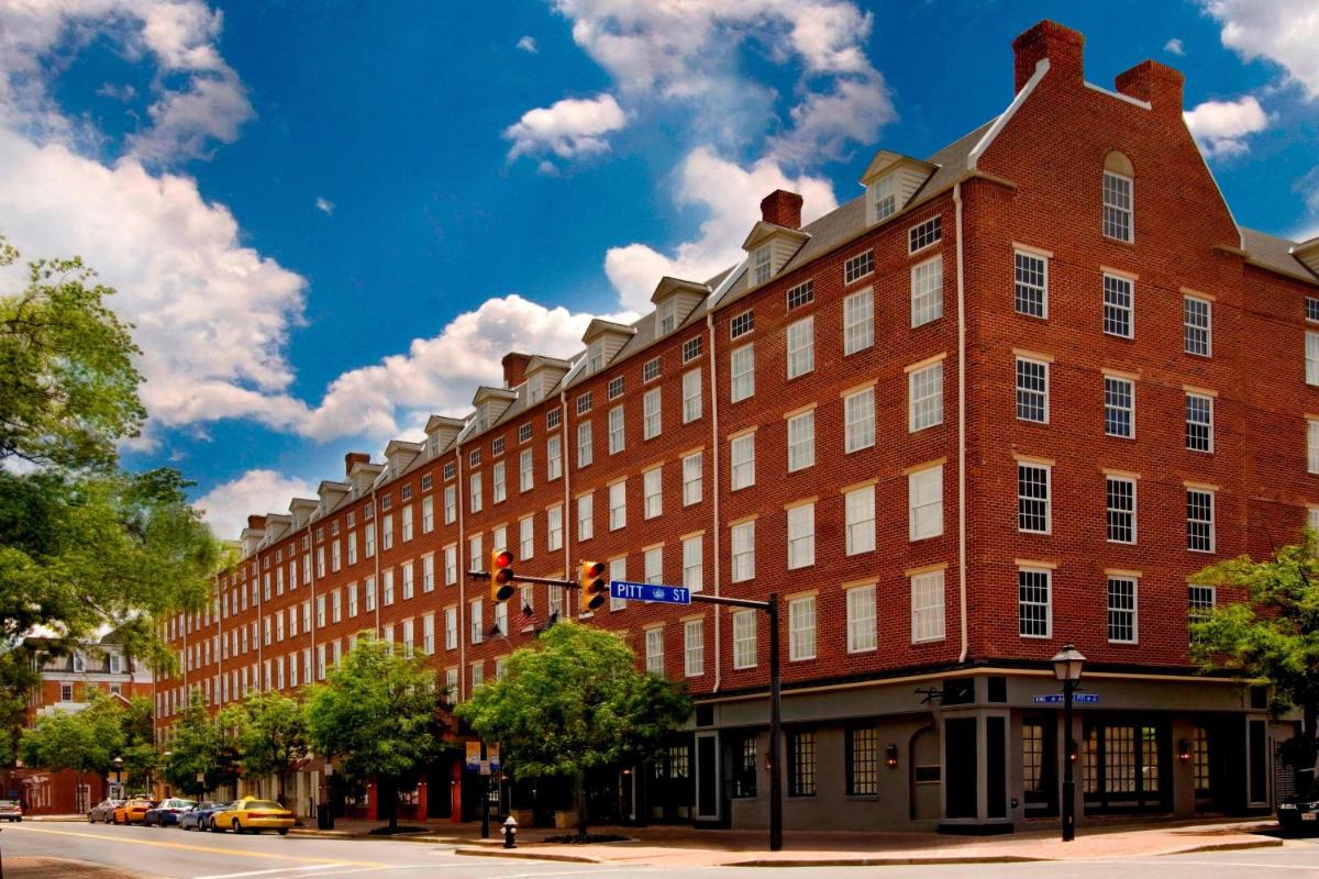 The Alexandrian Old Town Alexandria Autograph Collection - image 2