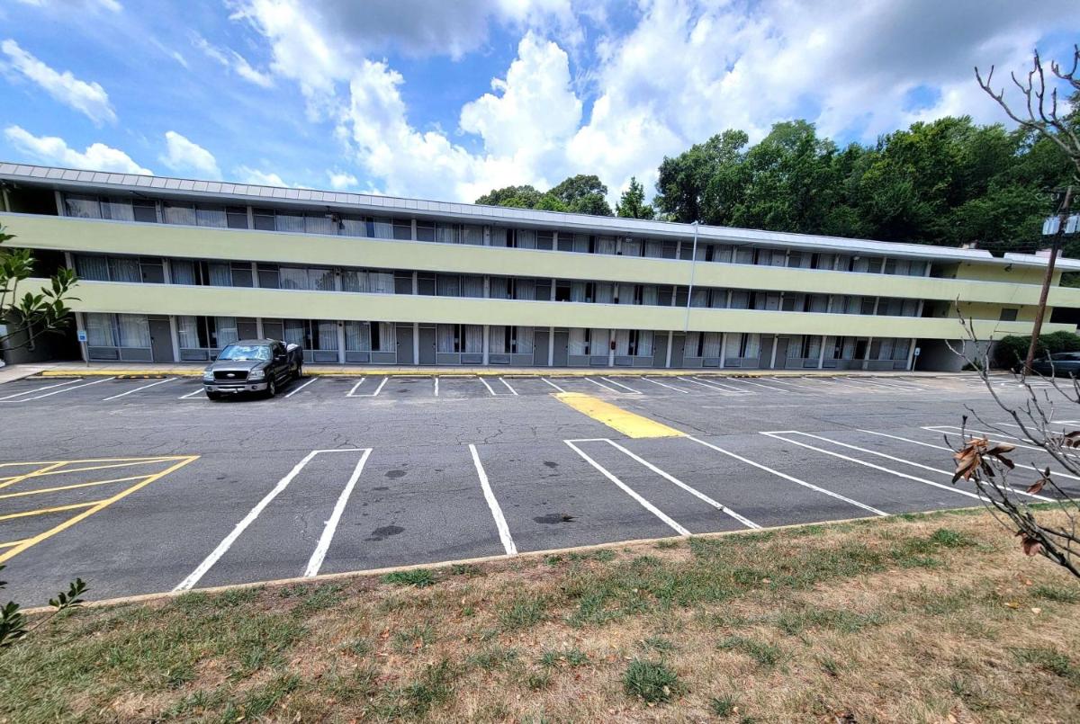 Days Inn by Wyndham Alexandria South - image 3
