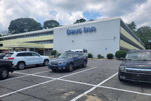 Days Inn by Wyndham Alexandria South - image 5