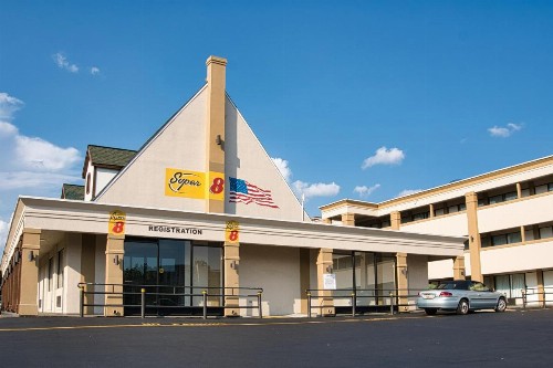 Super 8 by Wyndham Alexandria/Washington D.C. Area - image 6