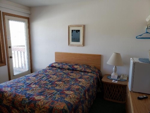 Algoma Beach Motel - image 5