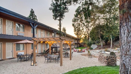Ayres Lodge Alpine - image 25