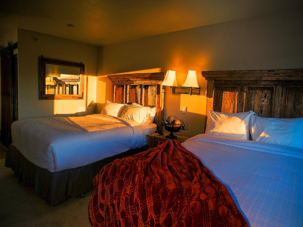 Quarter Circle 7 Hotel - image 2