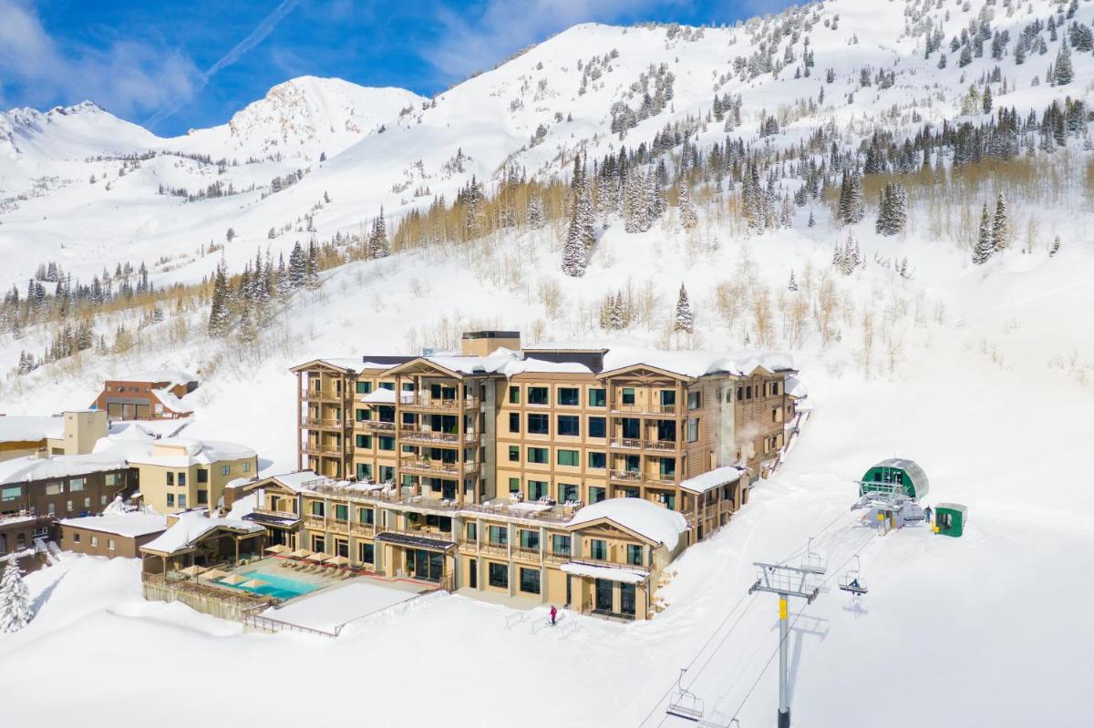 The Snowpine Lodge - main image