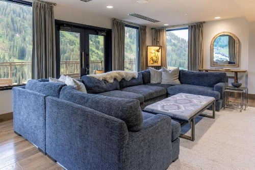 The Snowpine Lodge - image 18