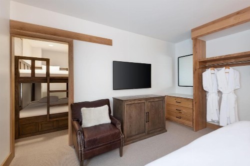 The Snowpine Lodge - image 19