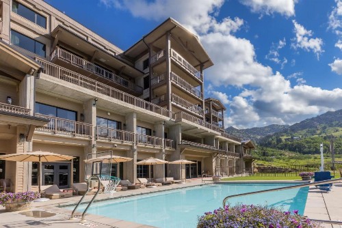 The Snowpine Lodge - image 20