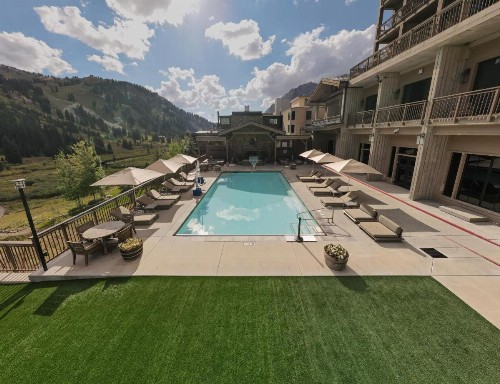 The Snowpine Lodge - image 26