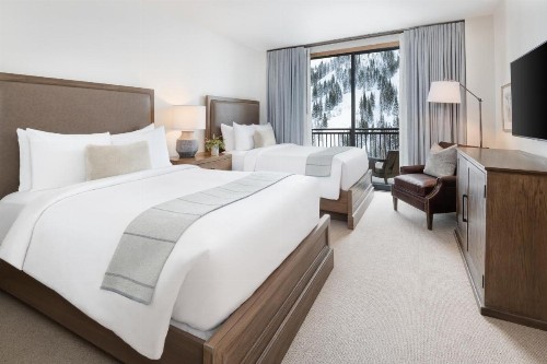The Snowpine Lodge - image 31