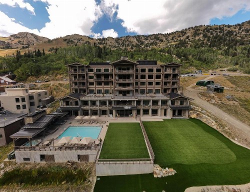 The Snowpine Lodge - image 38