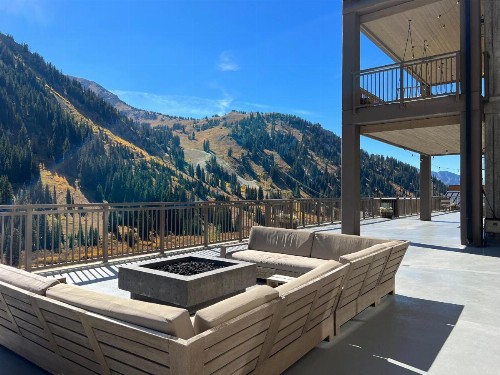 The Snowpine Lodge - image 5