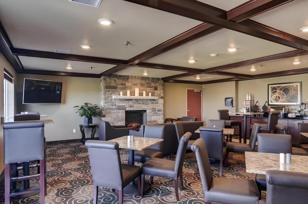 Cobblestone Inn & Suites - Altamont - image 2