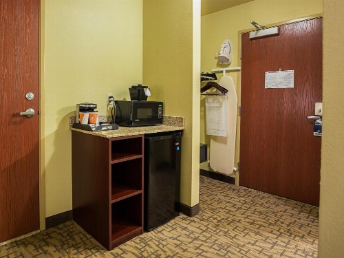Cobblestone Inn & Suites - Altamont - image 38