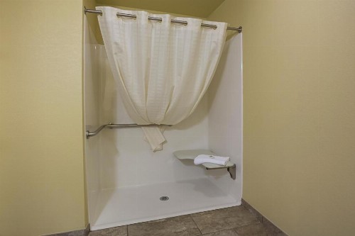 Cobblestone Inn & Suites - Altamont - image 40