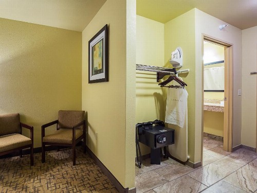 Cobblestone Inn & Suites - Altamont - image 47