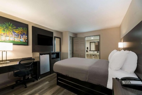 Days Inn & Suites by Wyndham Altamonte Springs - image 24