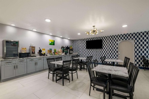 Days Inn & Suites by Wyndham Altamonte Springs - image 37