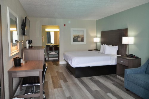 Opal Hotel & Suites - image 2