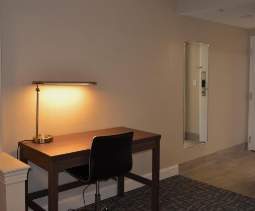 Opal Hotel & Suites - image 8