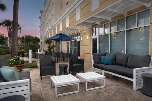 Hampton Inn & Suites Orlando North Altamonte Springs - image 2