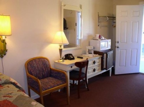 Hacienda Motel - image 3