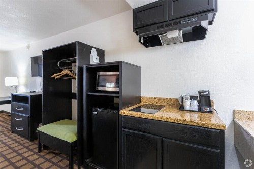 Quality Inn East Amarillo - image 1