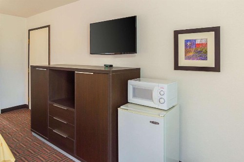 Quality Inn East Amarillo - image 19