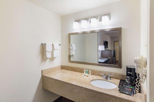 Quality Inn East Amarillo - image 27